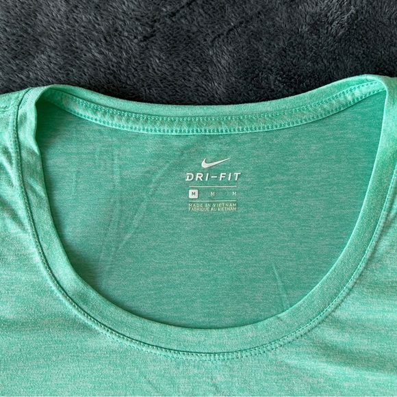 ✨Nike Women's Mint Green Short Sleeve Tee - Picture 3 of 8